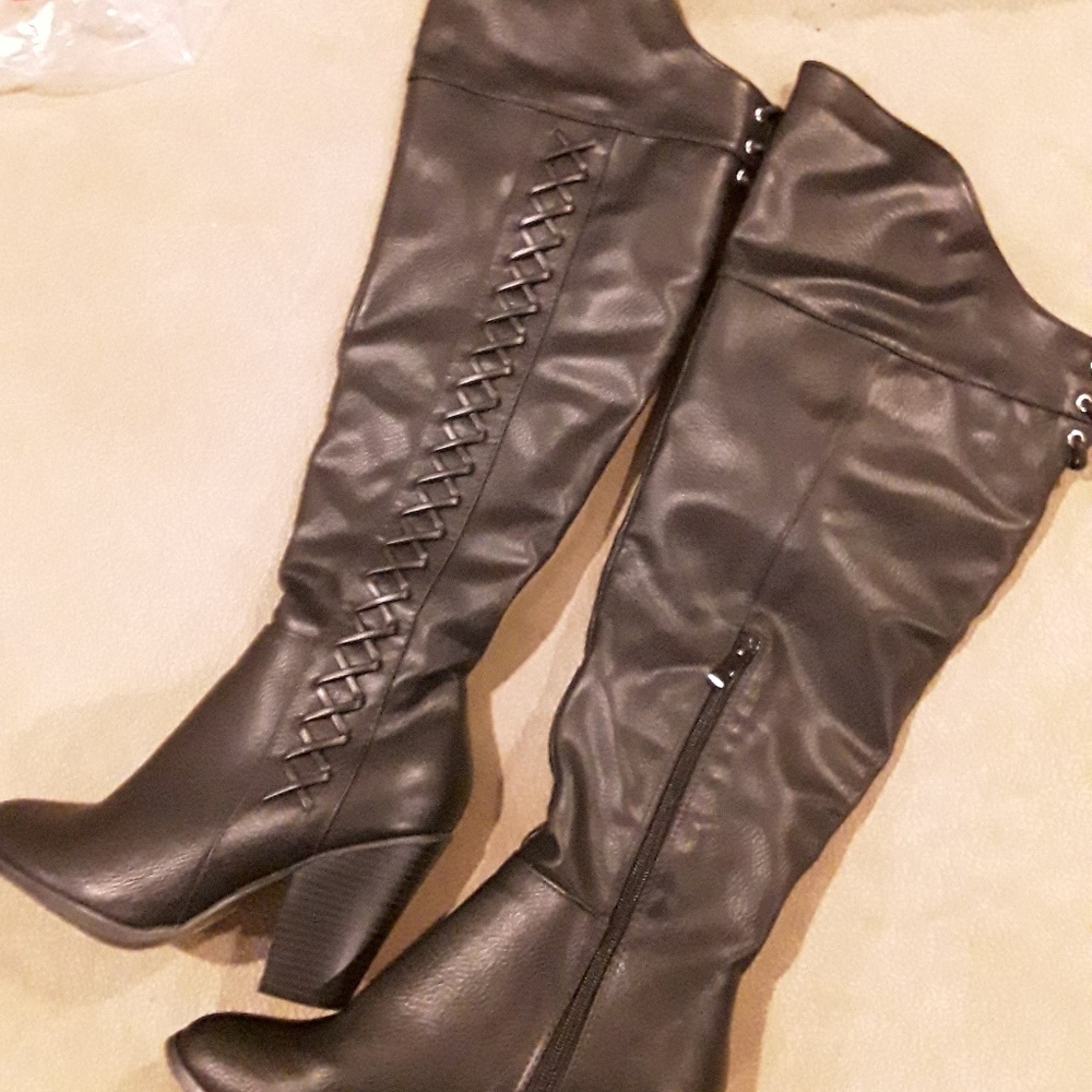 Juicy Couture over the knee leather boots size 5.5